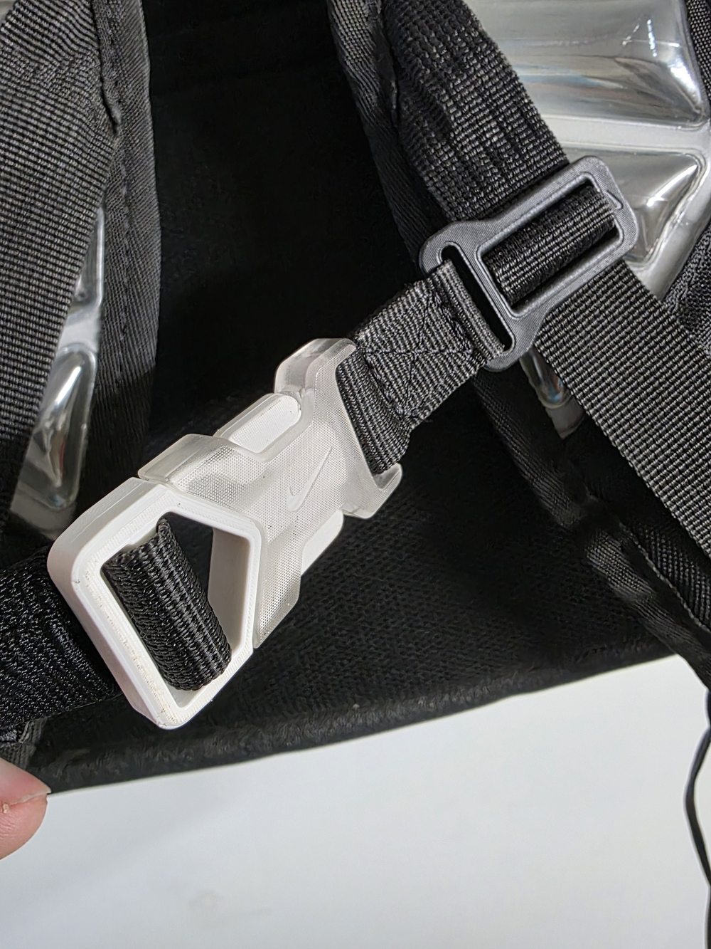 Nike Elite Shoulder Bag Black One Size Mens Padded Zip Pockets. - Picture 9 of 9